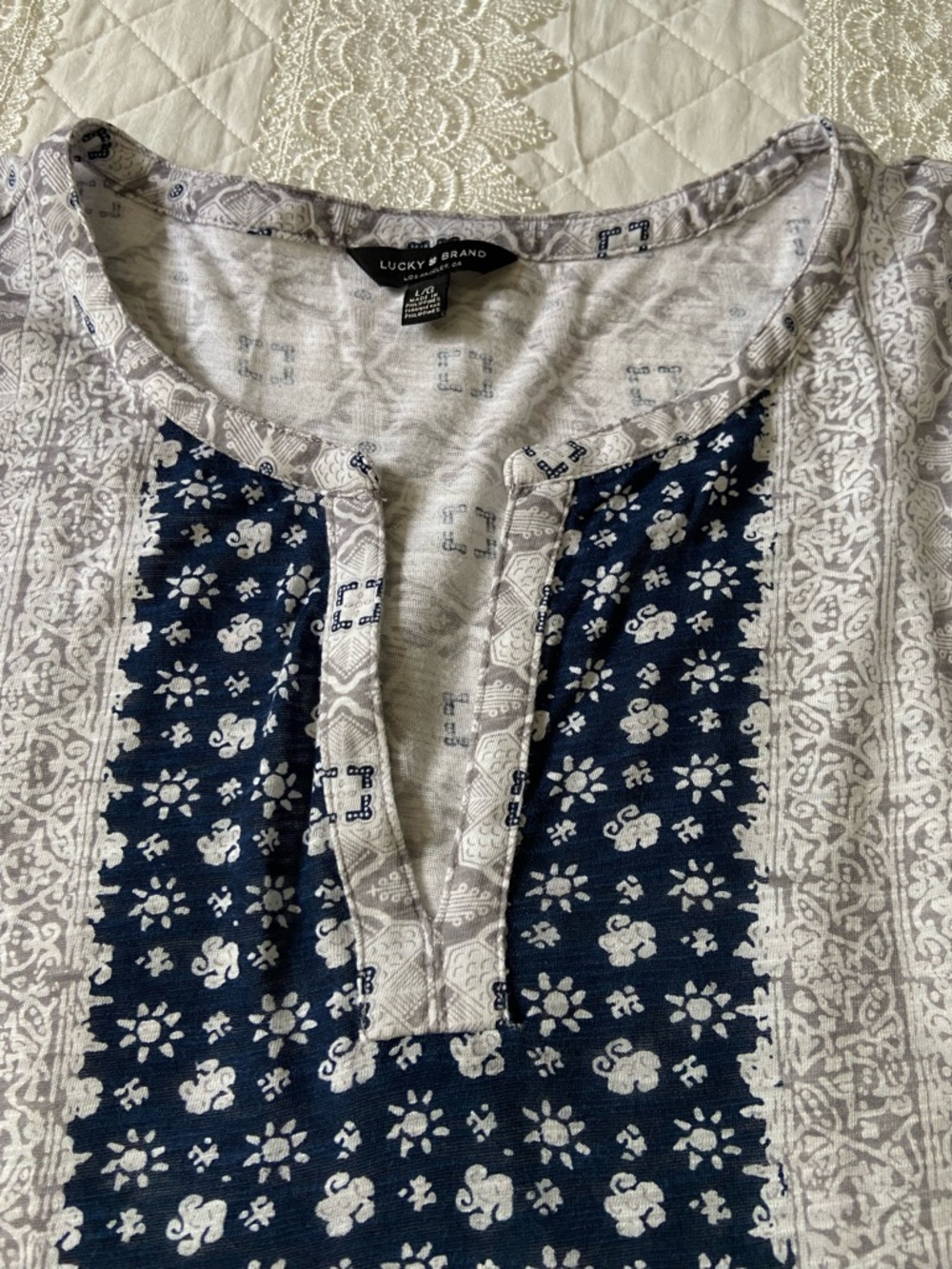 Lucky Brand Navy and Gray Boho Patterned V-Neck Top Size Large - Picture 6 of 13